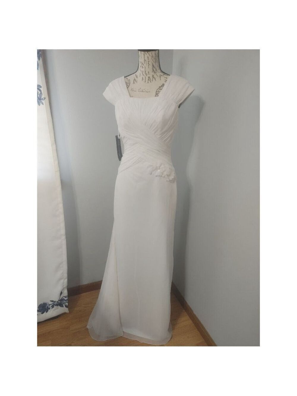 Women's Bonny modest Ivory Wedding Dress US 6 with Floral detail Ruffled Train